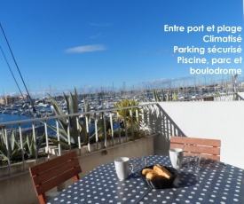 Studio cabine avec terrasse, vue sur le port, entre plage et port, avec parking