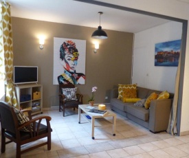 Chez Jean - Newly renovated air-conditioned flat at the foot of the ramparts, 4 people