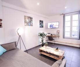 Appartement calme et spacieux, Cité et ville à pied, WIFI, 2 chambres, 3 lits