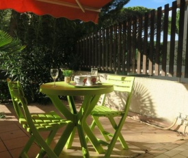 Studio 4 couchages avec grande terrasse en rez-de-jardin à deux pas des plages