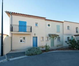 Modern Villa near Sea in Aigues Mortes with Balcony Terrace