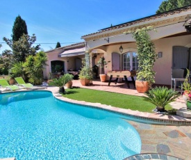 Amazing home in Les Angles with WiFi, Private swimming pool and Outdoor swimming pool