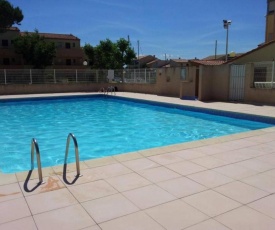 AGREABLE VILLA DANS LA MARINA AVEC PISCINE