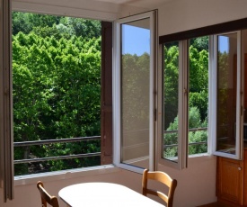 Studio à 100 mètres des thermes vue sur montagne.