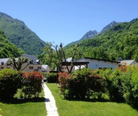 Maison de 4 chambres avec jardin clos et wifi a Luz Saint Sauveur