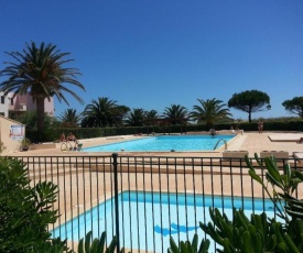 Rez de jardin + terrasse piscine et accès direct plage (30 mètres !)