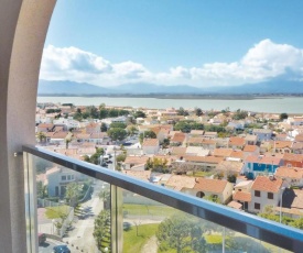 Nice apartment in Canet en Roussillon with 3 Bedrooms