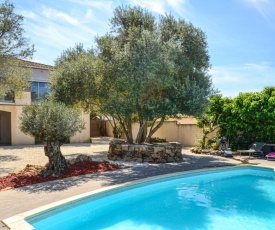 Awesome home in Balaruc-Les-Bains with 4 Bedrooms, WiFi and Outdoor swimming pool