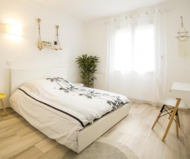 "COSY" Appartement confort de 50m2 à 150m de la Mer et du Centre ville, parking gratuit