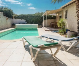 Fabulous Holiday Home with Swimming Pool in Narbonne