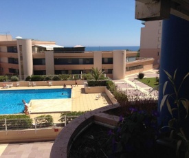 Résidence avec piscine et box, vue sur mer