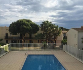 Appartement très proche naturiste, chic, piscine