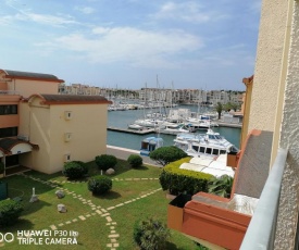 Sur le port, studio avec vue sur la marina