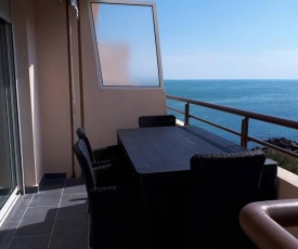 T2 climatisé vue sur mer, WIFI, piscine et parking