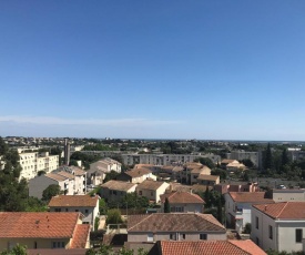 BEL APPARTEMENT AVEC VUE ET PARKING PRIVE