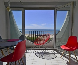 Studio de 33 m2, vue et bord de mer, parking